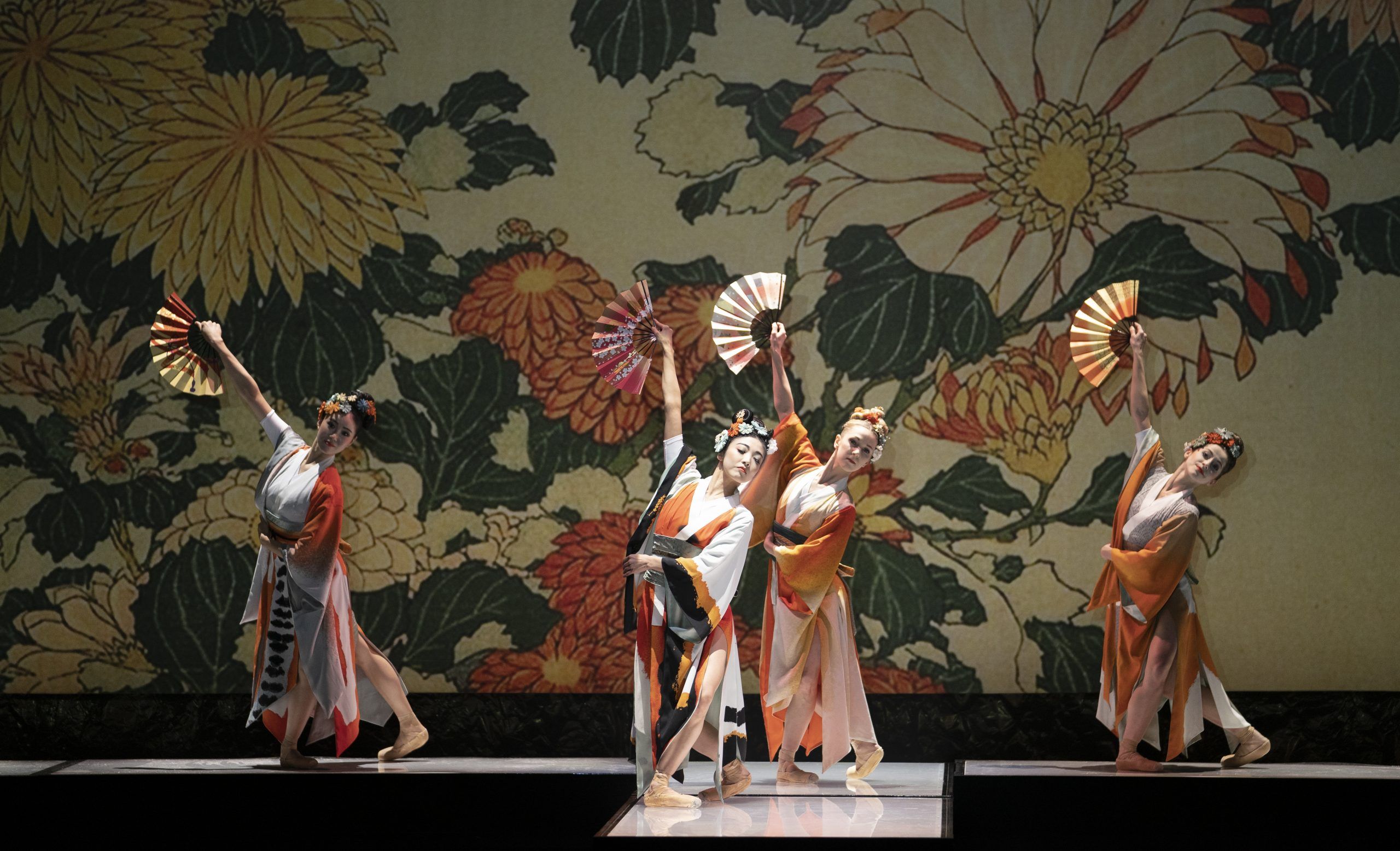 Northern-Ballet-dancers-in-Geisha.-Photo-Emma-Kauldhar-4-scaled.jpg