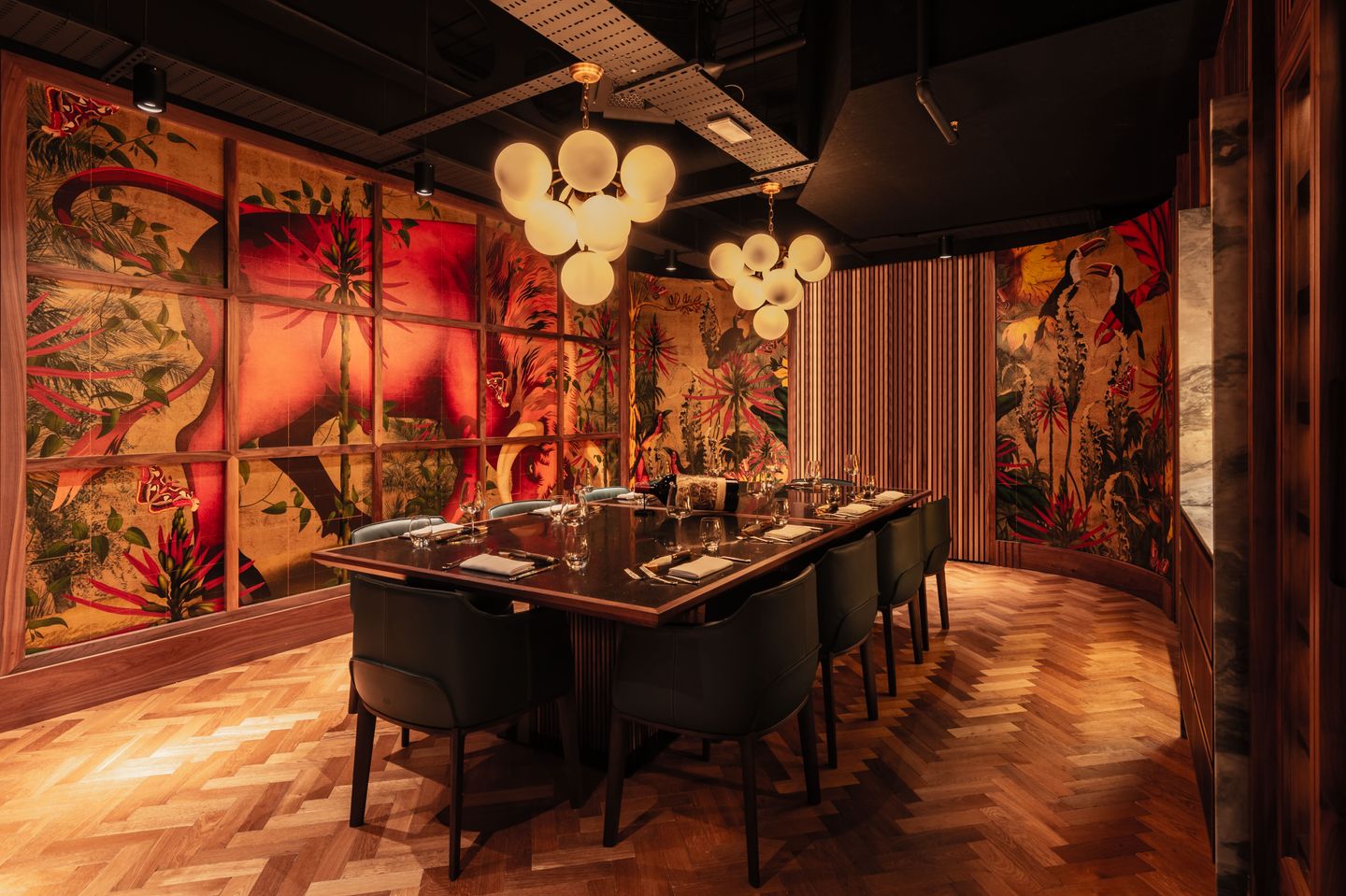 Stunning High-End Luxury Apartments With Private Dining image